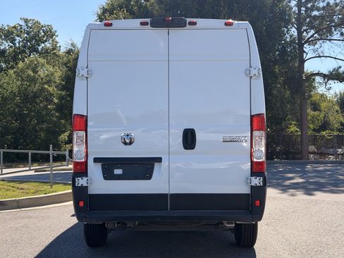 Used 2025 RAM ProMaster 2500 w/ Convenience Group FWD image 11