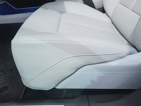 New 2025 Cadillac Optiq Luxury 2 image 12