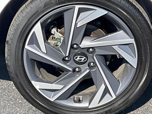 Used 2025 Hyundai Elantra SEL FWD image 9