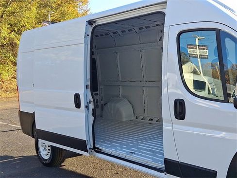 Used 2025 RAM ProMaster 2500 w/ Storage Group image 10