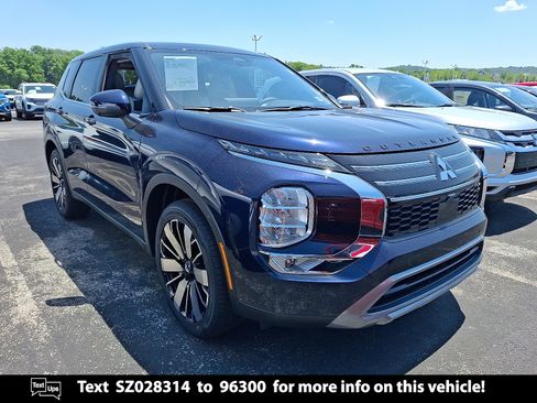 New 2025 Mitsubishi Outlander SE image 1