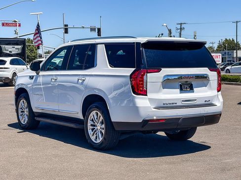 Used 2023 GMC Yukon SLT AWD/4WD image 2