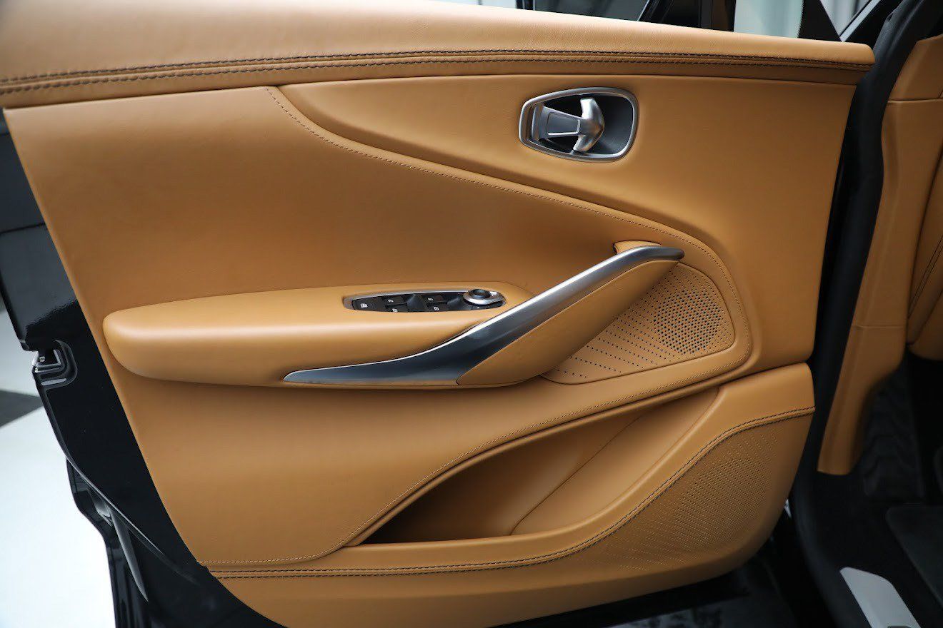 Used 2021 Aston Martin DBX AWD/4WD image 16