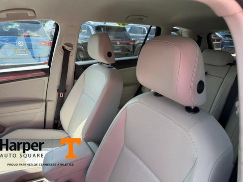 Used 2022 Volkswagen Tiguan SE FWD image 12