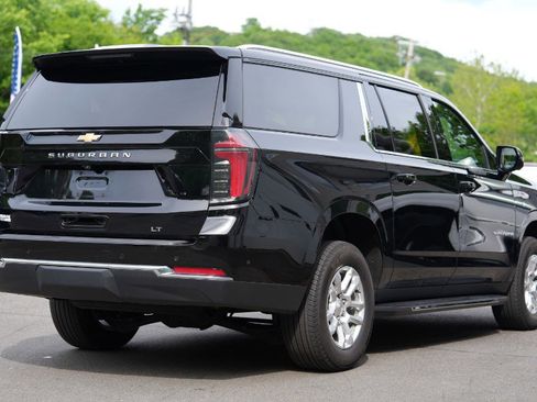 Used 2025 Chevrolet Suburban LT AWD/4WD image 6
