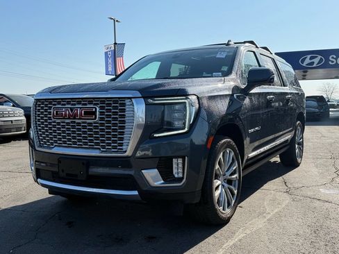 Used 2021 GMC Yukon XL Denali w/ Denali Premium Package AWD/4WD image 3