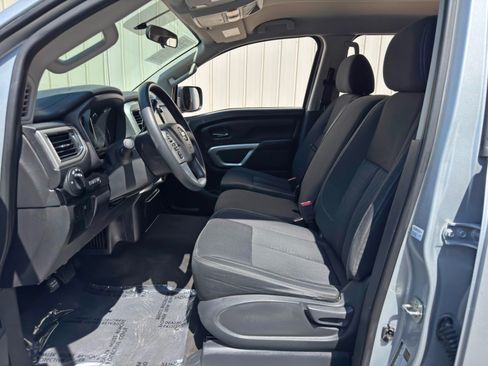 Used 2019 Nissan Titan SV AWD/4WD image 15