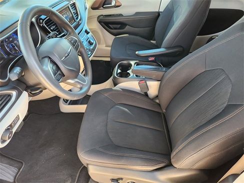 Certified 2018 Chrysler Pacifica Touring Plus w/ Tire & Wheel Group image 11