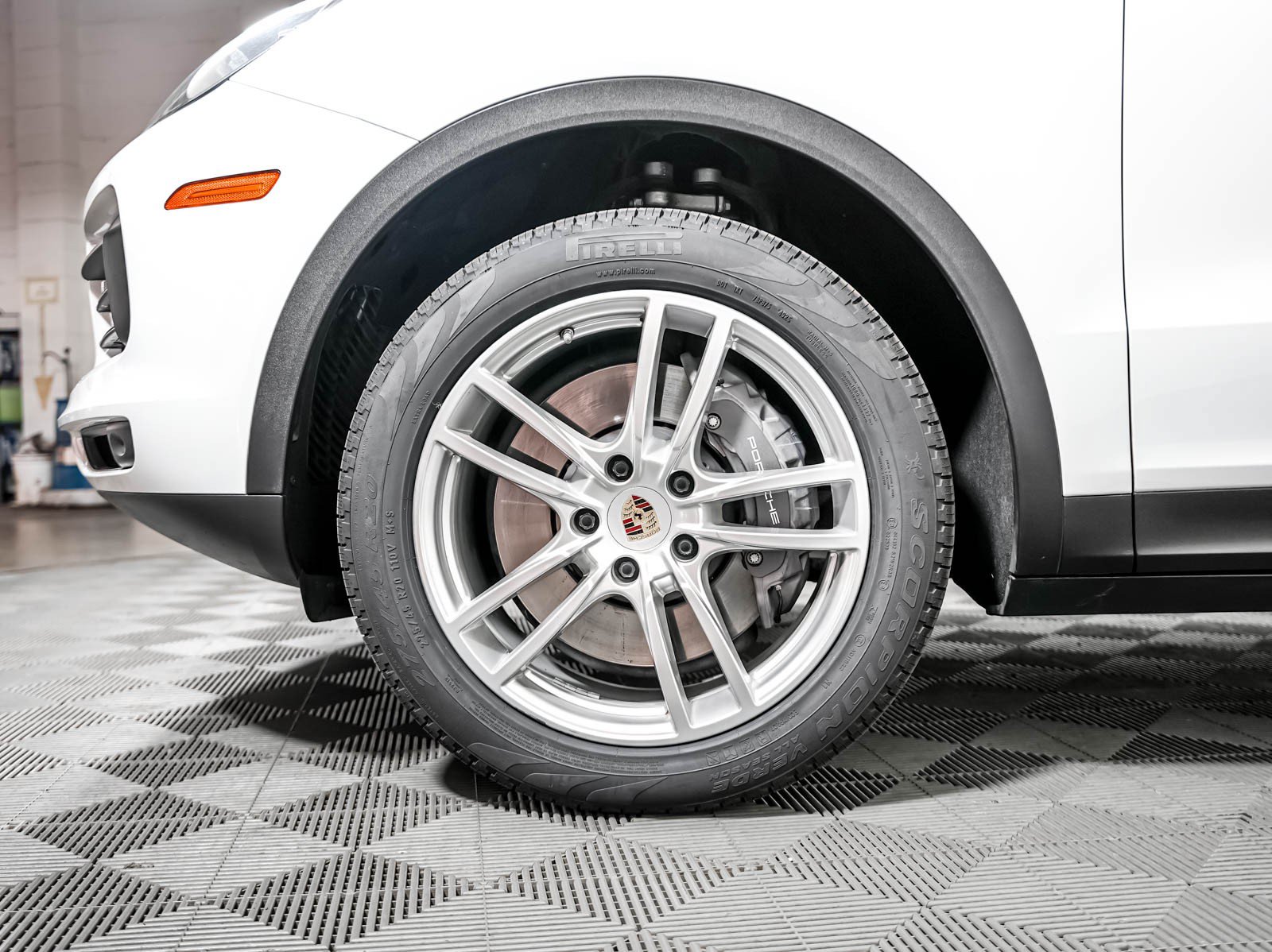 Certified 2022 Porsche Cayenne AWD/4WD image 14