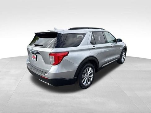 Used 2020 Ford Explorer XLT w/ Equipment Group 202A AWD/4WD image 4