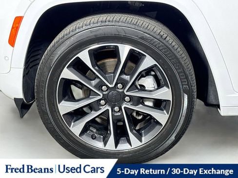 Used 2023 Jeep Grand Cherokee Overland w/ Luxury Tech Group IV AWD/4WD image 35