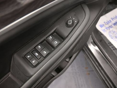 Used 2023 Jeep Grand Cherokee L Limited AWD/4WD image 32