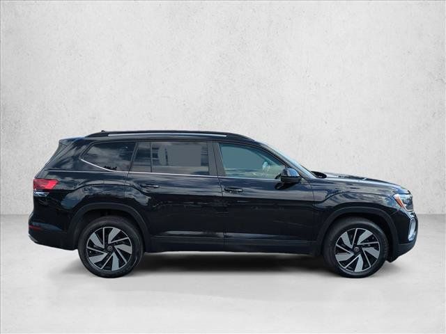 Used 2025 Volkswagen Atlas SE AWD/4WD image 4