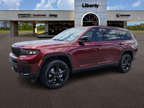 Used 2024 Jeep Grand Cherokee L Laredo image 2