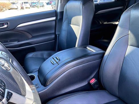 Used 2019 Toyota Highlander XLE image 7