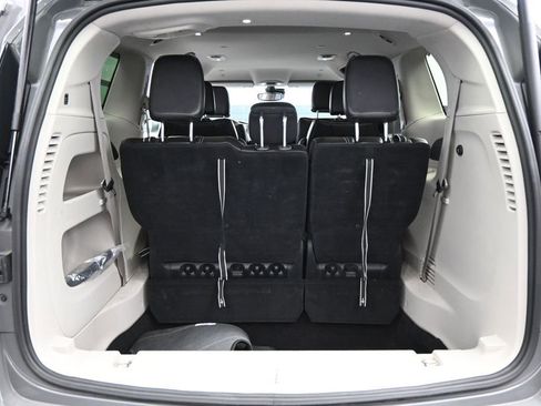 Used 2023 Chrysler Pacifica Touring-L FWD image 28