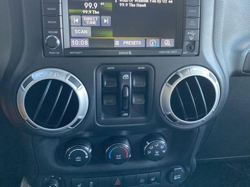 Used 2016 Jeep Wrangler Unlimited Sahara w/ Connectivity Group image 15