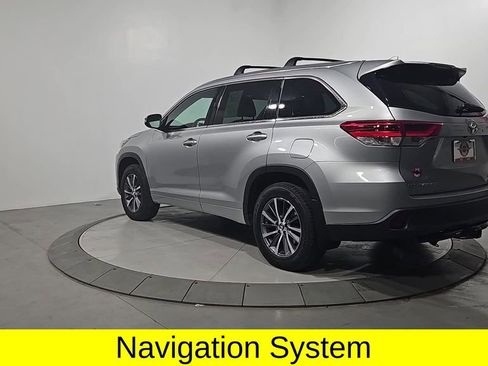 Used 2017 Toyota Highlander XLE image 3