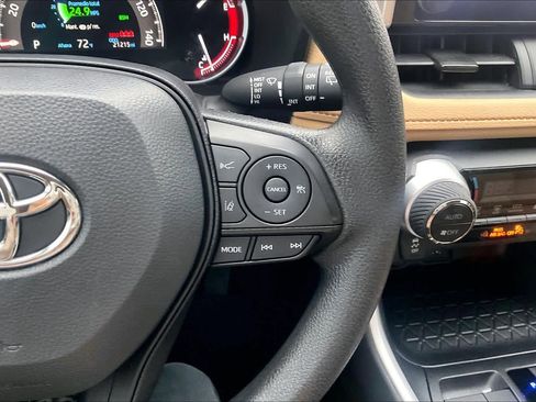 Used 2025 Toyota RAV4 XLE image 24