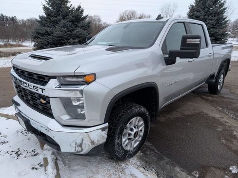 Used 2023 Chevrolet Silverado 2500 LT image 5