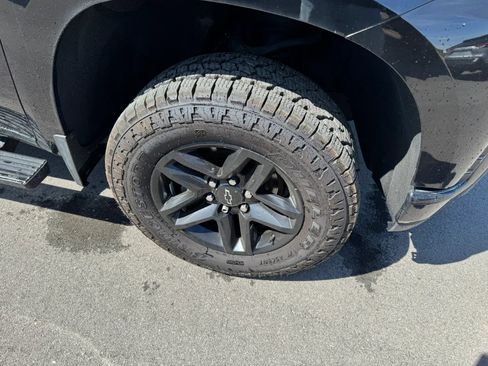 Used 2019 Chevrolet Silverado 1500 LT Trail Boss AWD/4WD image 16