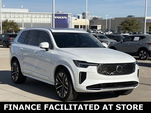 Certified 2025 Volvo XC90 B6 Plus image 4