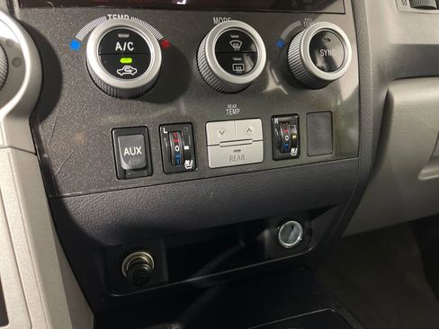 Used 2008 Toyota Sequoia Platinum RWD image 30