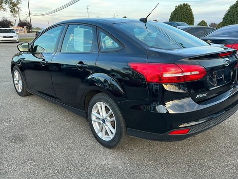 Used 2017 Ford Focus SE image 3