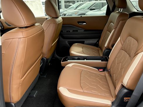 New 2026 Nissan Pathfinder Platinum AWD/4WD image 36