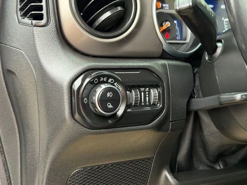 Used 2021 Jeep Gladiator Sport image 25