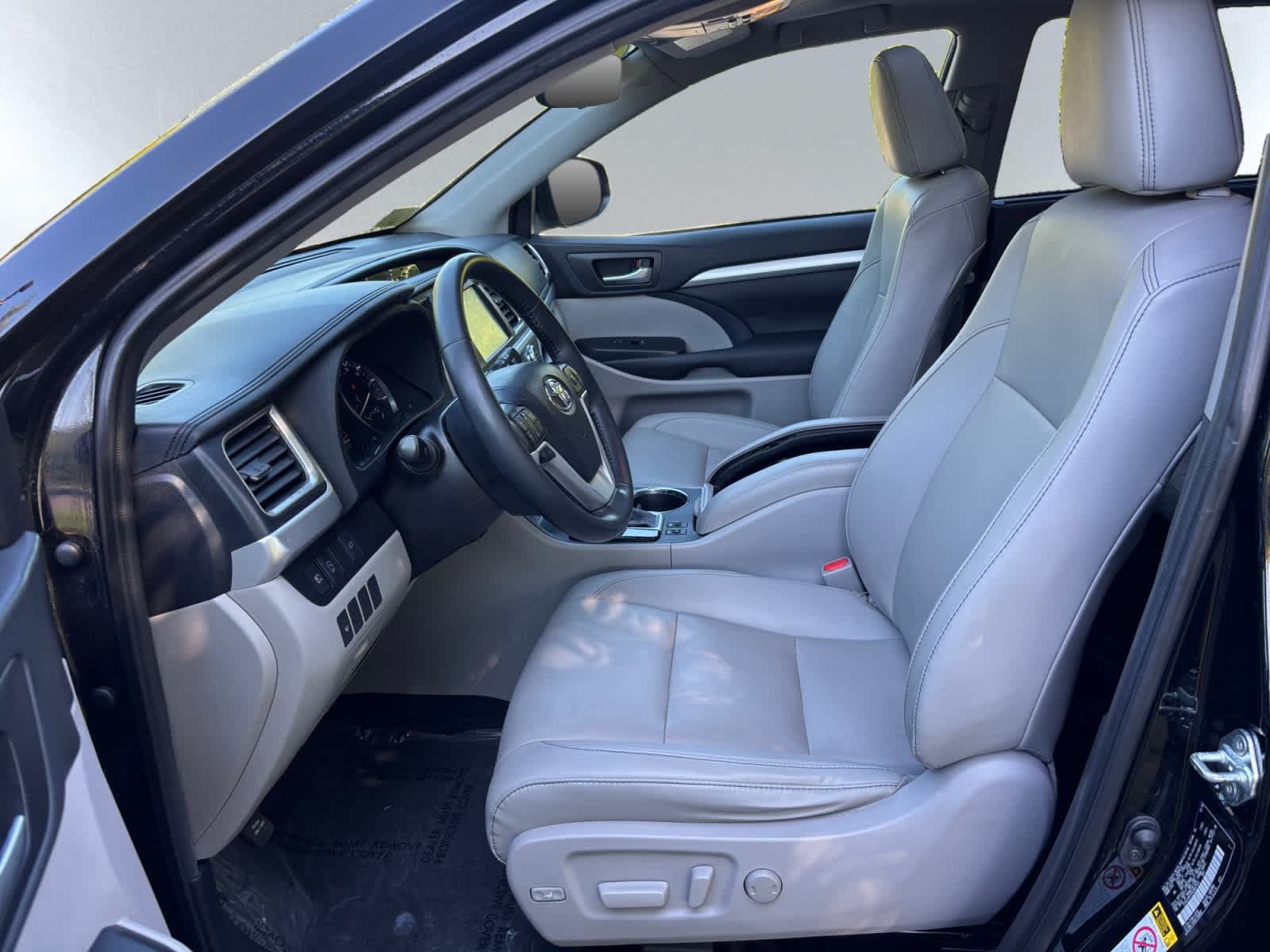 Used 2019 Toyota Highlander XLE AWD/4WD image 13
