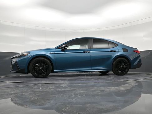 Used 2025 Toyota Camry SE w/ Convenience Package image 26