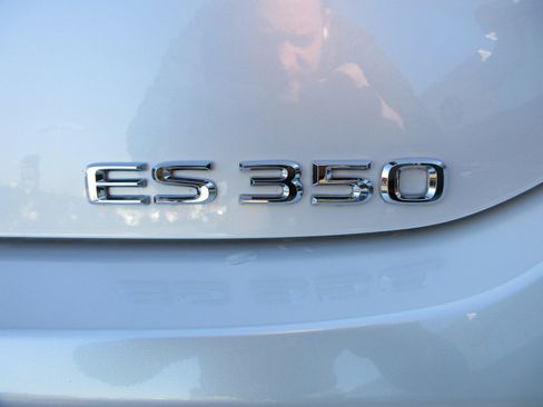 New 2025 Lexus ES 350 image 8