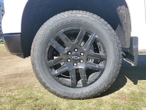 New 2026 Chevrolet Silverado 1500 Custom Trail Boss w/ LPO, Dark Essentials Package image 6