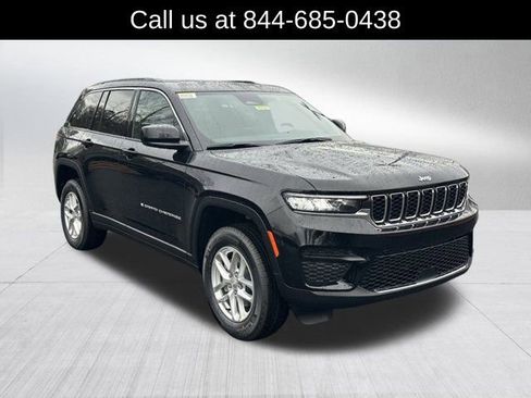 New 2025 Jeep Grand Cherokee Laredo image 3