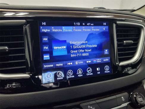 Used 2017 Chrysler Pacifica Touring-L image 18