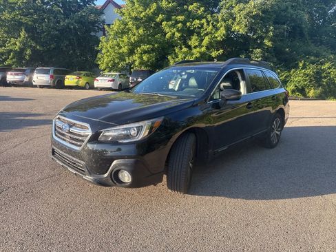 Used 2018 Subaru Outback 3.6R Limited AWD/4WD image 15