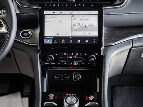 New 2025 Jeep Grand Cherokee Overland image 21