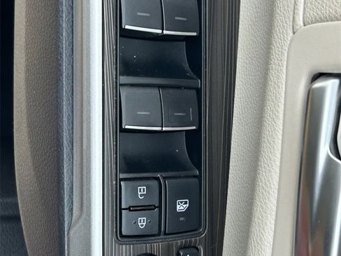 Used 2021 Toyota Sienna Platinum image 30