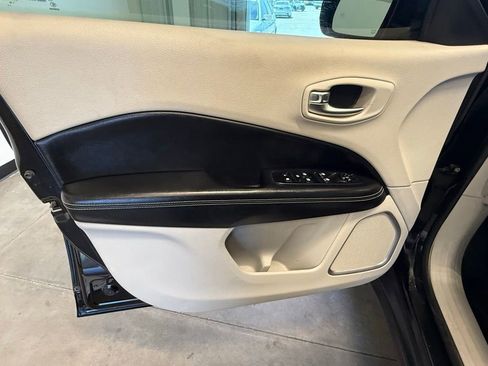 Used 2018 Jeep Compass Latitude w/ Popular Equipment Group FWD image 24