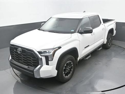 Used 2025 Toyota Tundra SR5 w/ TRD Off-Road Package AWD/4WD image 16