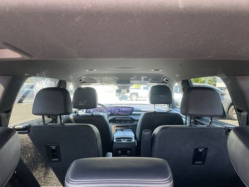 Certified 2025 Buick Enclave Preferred AWD/4WD image 10