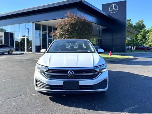 Used 2023 Volkswagen Jetta SE w/ Panoramic Sunroof Package FWD image 2
