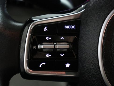 Used 2024 Kia Carnival EX FWD image 29