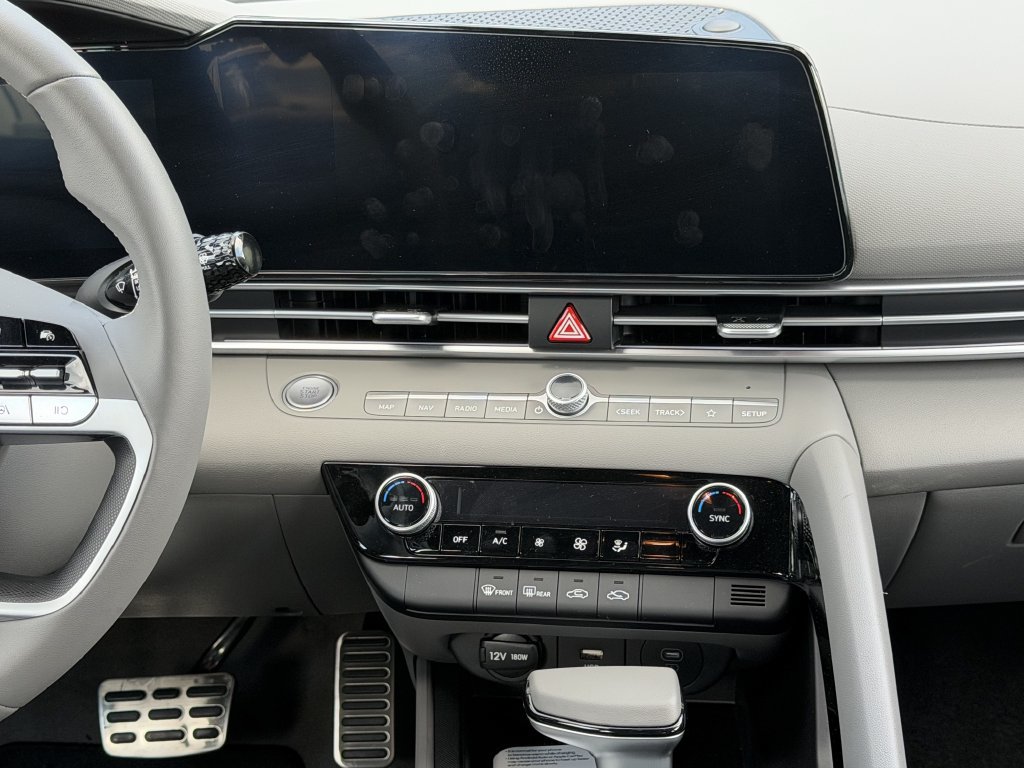 New 2026 Hyundai Elantra SEL FWD image 17