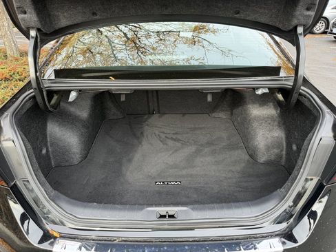 Used 2023 Nissan Altima 2.5 SR w/ SR Premium Package image 11