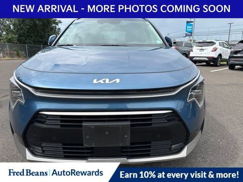 Used 2024 Kia Niro SX Touring FWD image 2