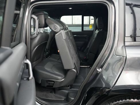 Used 2023 Land Rover Defender 130 X-Dynamic SE AWD/4WD image 31