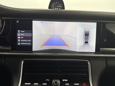 Used 2018 Porsche Panamera 4 image 33
