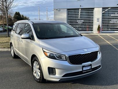 Used 2017 Kia Sedona LX w/ LX Essentials Premium Package